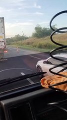 Carreta com produtos da Shopee se envolve em acidente na BR-324 na Região Metropolitana de Salvador