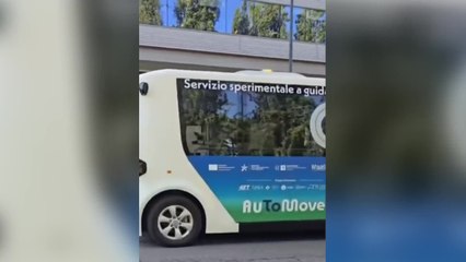 Bus senza autista in giro a Torino