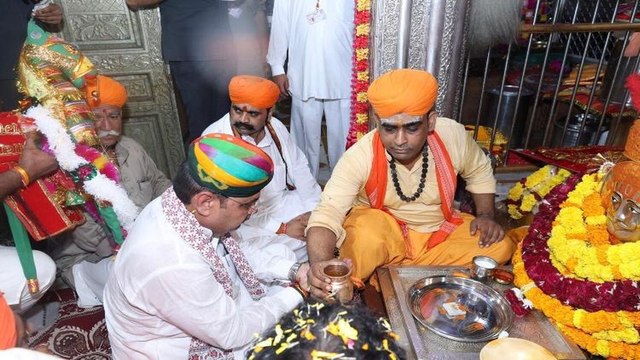 Video: रामदेवरा पहुंचे cm भजनलाल शर्मा, समाधि तक पैदल चलकर किए दर्शन