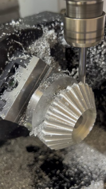 YOENEW’s 5 axis CNC Mill