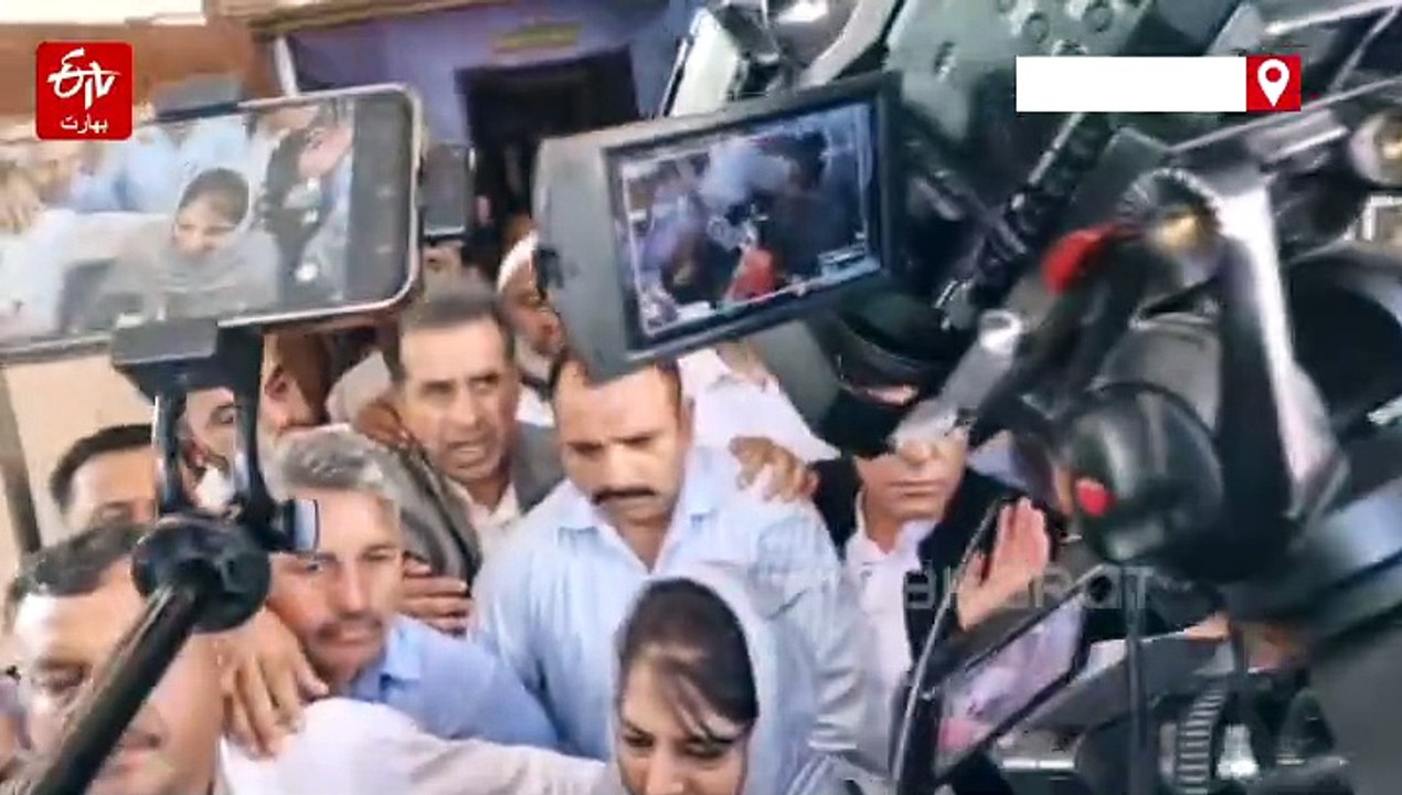 محبوبہ مفتی نے نکّی توی میں پولیس کے ہاتھوں ہلاک پرویز احمد کے گھر کا کیا دورہ، انصاف کی فراہمی کا وعدہ