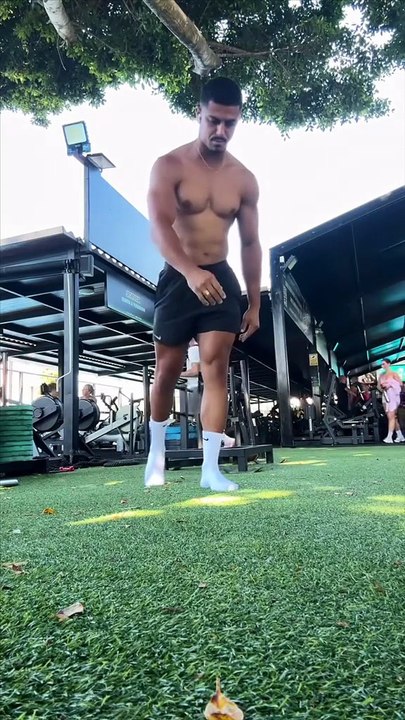 Impossible push-up challenge !! 😱