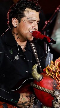 ¿Se está autodestruyendo? Nodal toca fondo y preocupa a sus fans tras escándalo en pleno concierto