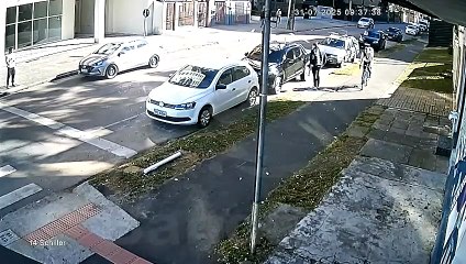 Ciclista é atingida por ônibus em Curitiba