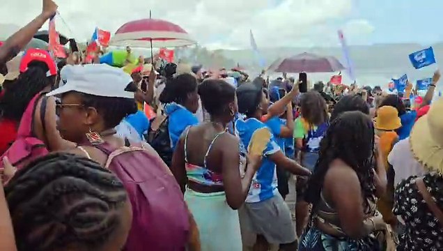 YOLES 5E ETAPE LES SUPPORTERS SARA AUTODISTRIBUTION A L'ARRIVEE 2