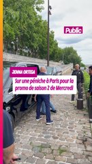 Jenna Ortega arrive dans une péniche sur les quais pour faire la promotion de la série mercredi saison 2 à Paris