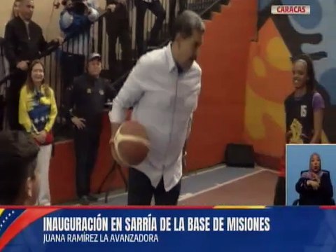Nahum Fernández: hemos recuperado más de mil 700 canchas deportivas en toda Caracas