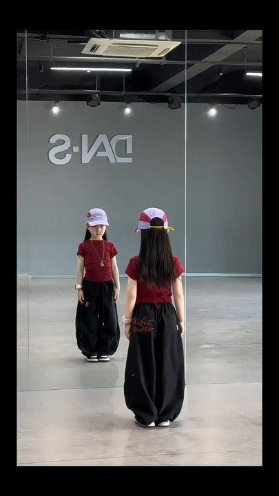 Korean Girl Mirror Dance 😍 | Trending Cute Dance Moves #shorts #dancevideo