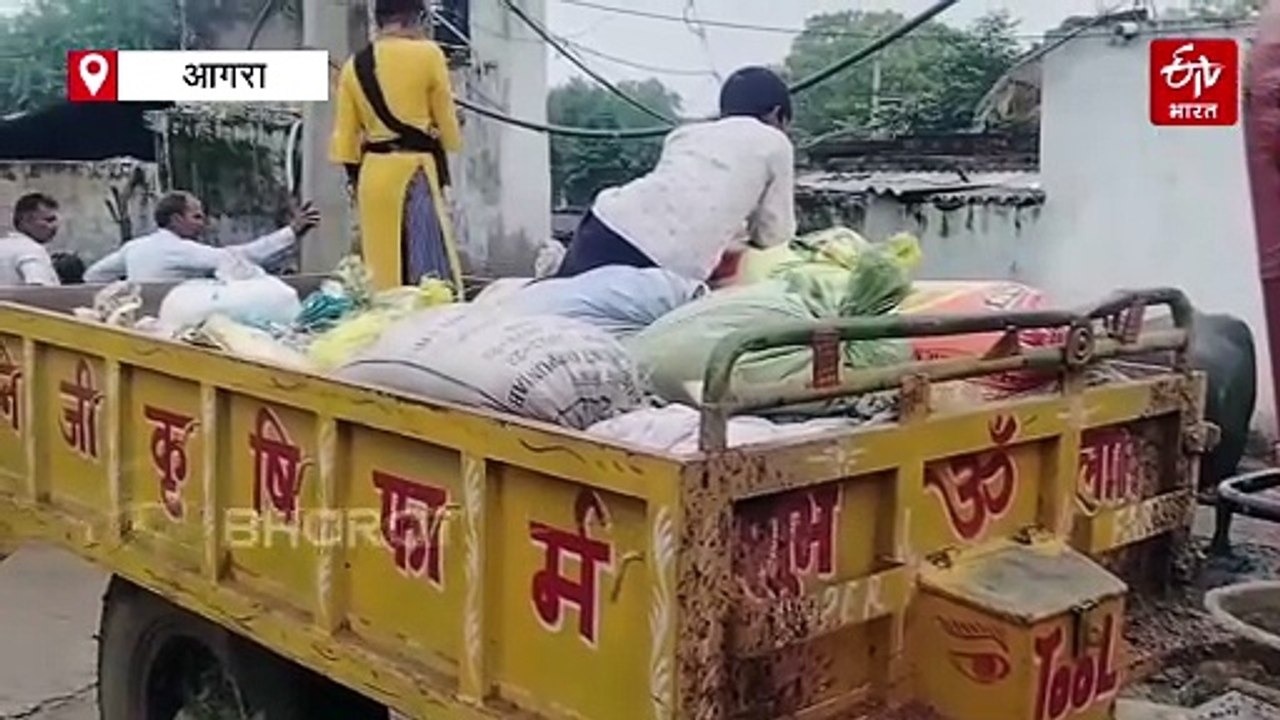 यूपी में नदियों का रौद्र रूप; आगरा में चंबल बेकाबू, मकान-सड़कें डूबीं, 200 परिवारों ने बीहड़ में डाला डेरा, हमीरपुर में गांवों से पलायन