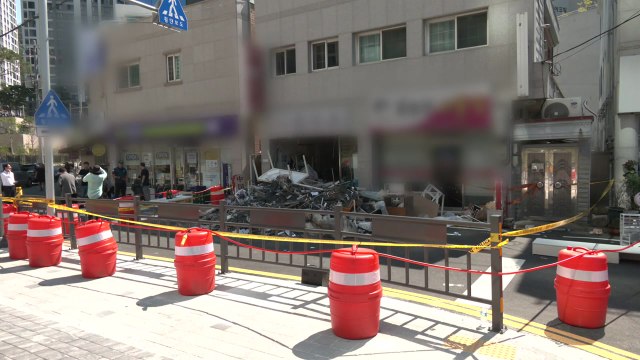 창원 상가 건물 2층 바닥 붕괴...1명 사망·3명 부상 / YTN