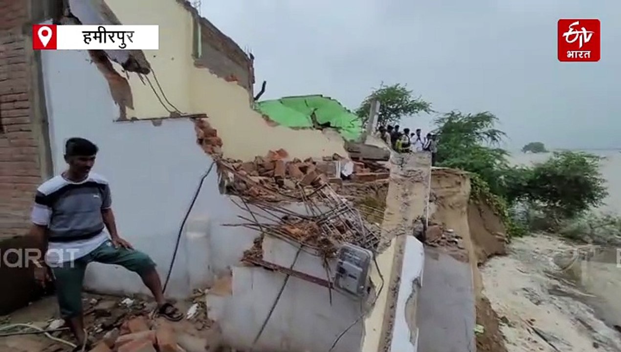 यूपी में नदियों का रौद्र रूप; आगरा में चंबल बेकाबू, मकान-सड़कें डूबीं, 200 परिवारों ने बीहड़ में डाला डेरा, हमीरपुर में गांवों से पलायन