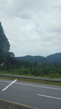🌄🇲🇾🎬 : Malaysia Mountain View (Deep Crop)🎥Unreal Mountain View in Malaysia! 🌄🇲🇾#MalaysiaMountain #ScenicView #DeepCropShorts #NatureLovers #MountainLife #YouTubeShorts #TravelMalaysia #PeacefulVibes