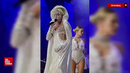 Süperstar Ajda Pekkan sahneye taşlı maskeyle çıktı