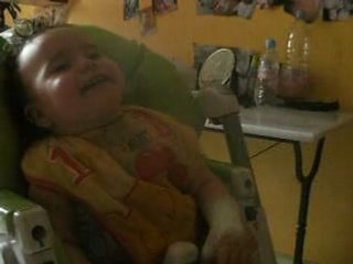 Khalia se sent les pieds