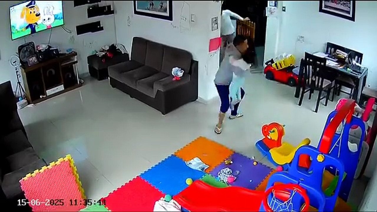 EARTHQUAKE TODAY PERU 6.1 || Compilation Strong Tremor Captured on Video Look! A strong 6.1 magnitude earthquake shook Peru, causing panic and destruction. But the most shocking thing is the video showing scared dogs minutes before the quake struck. What