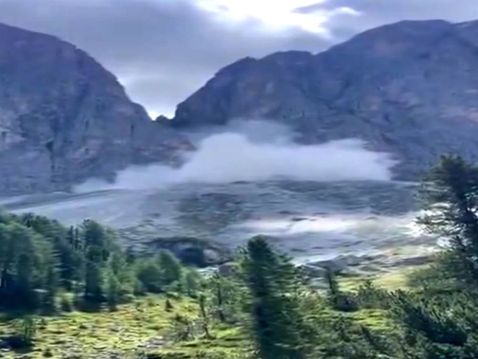 Riesen-Mure rollt auf Wanderer zu: Panik bricht aus