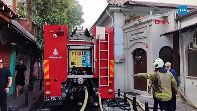 Balat'ta tarihi hamamda yangın çıktı; vatandaşlar hortumla müdahale etti