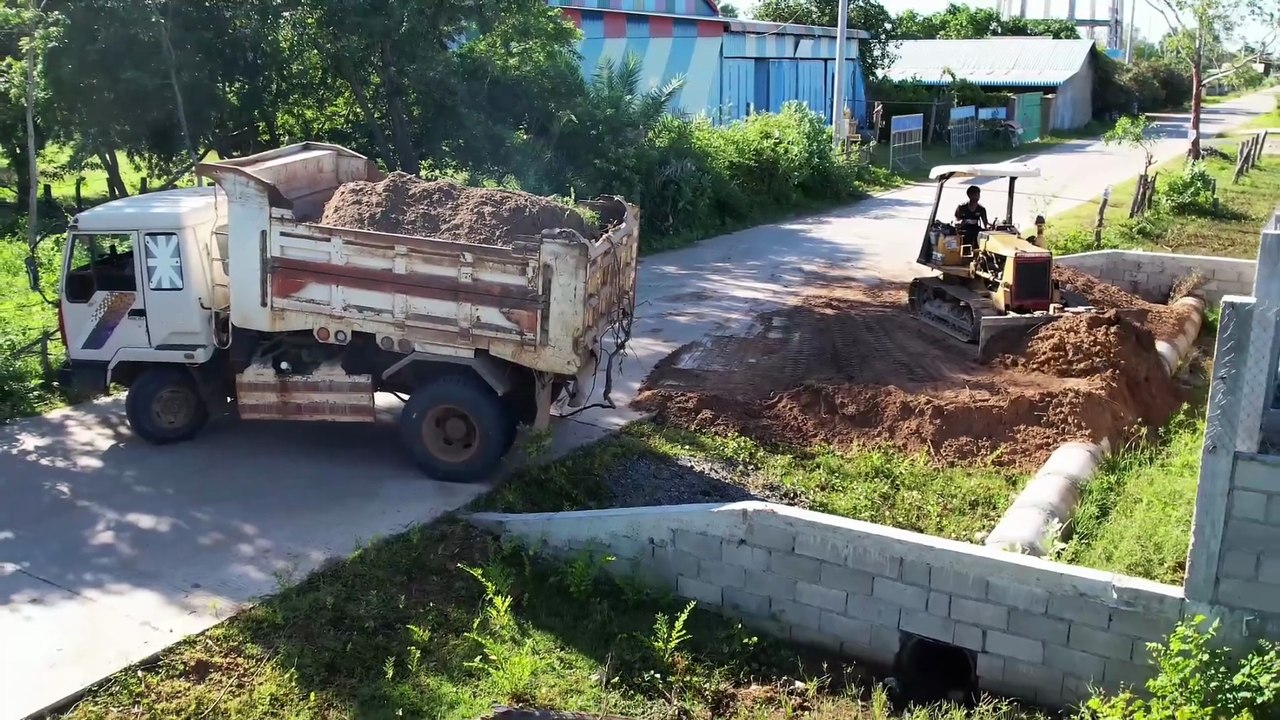 Clean The Drainage System in Front of The House And The Garbage Behind The House to Improve TheHouse