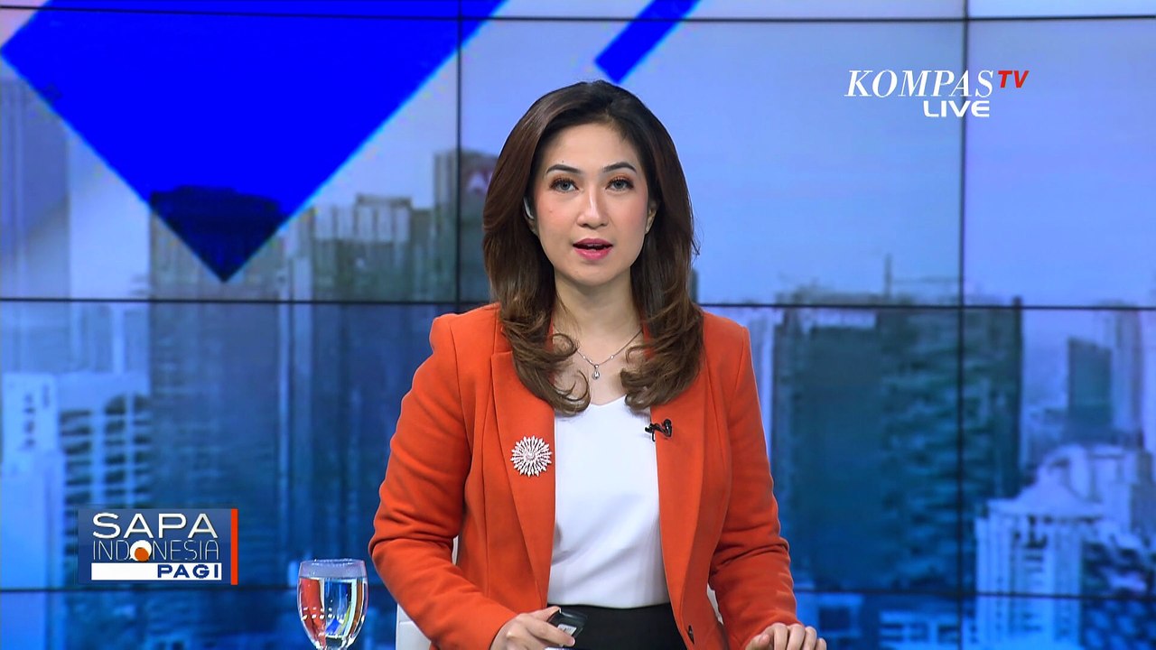 Ngeri! Truk Muatan Tanah Terguling di Exit Tol Karawang, 1 WNA Meninggal di Tempat