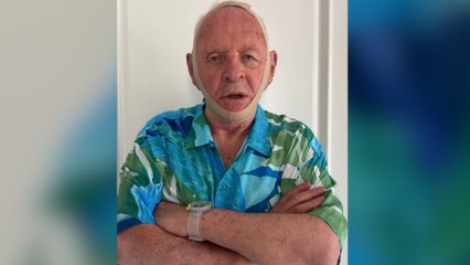Anthony Hopkins manda un mensaje a Kim Kardashian tras probarse su faja facial