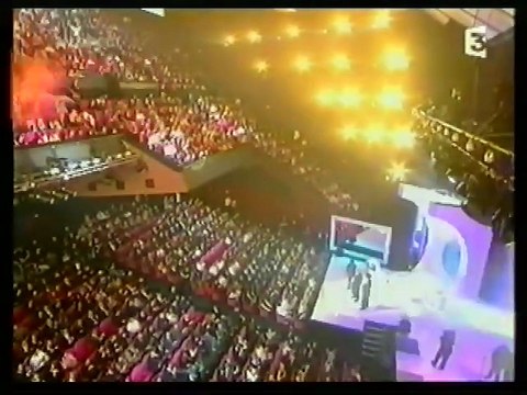 Johnny Hallyday – On ne peut pas plaire à tout le monde (France 3 – 30 janvier 2005) Johnny s'engage sur les grandes causes