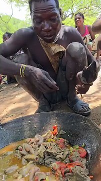 Hadzabe Tribe Eating Breakfast 😋 Very incredible food 😋#bushmen #tribe