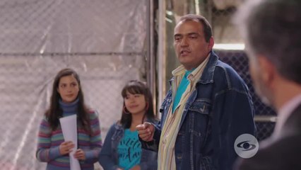 18. Gloria y su familia apoyan a Lucho en su sueño de ser concejal