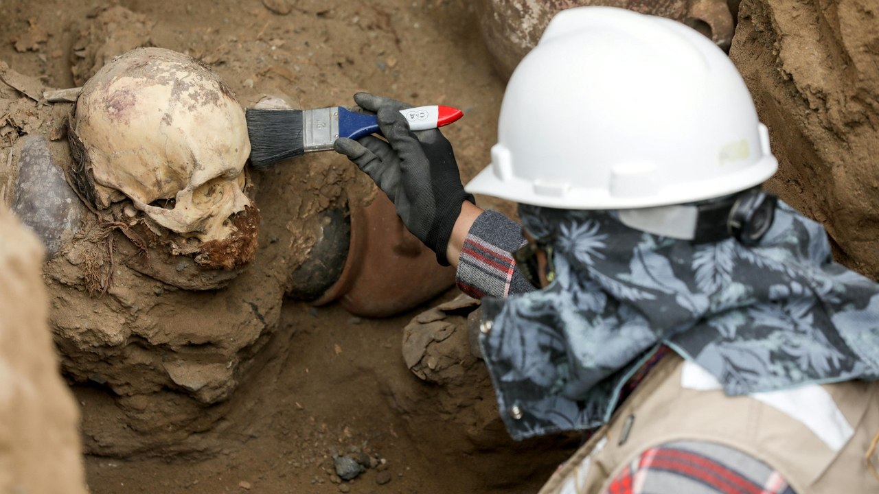 Arbeiter stoßen in Peru auf mehr als 1000 Jahre alte Mumie