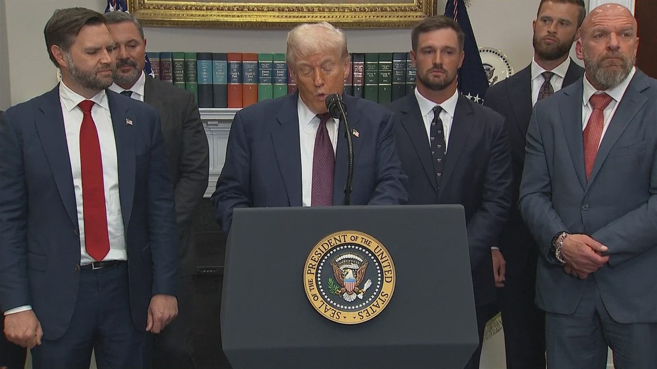 Bryson DeChambeau Fights BACK LAUGHTER During Trump’s Tua Mispronunciation