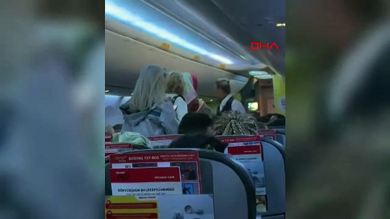 İstanbul'a inen yolcu uçağında sabırsız yolcu krizi: Polis çağrıldı!