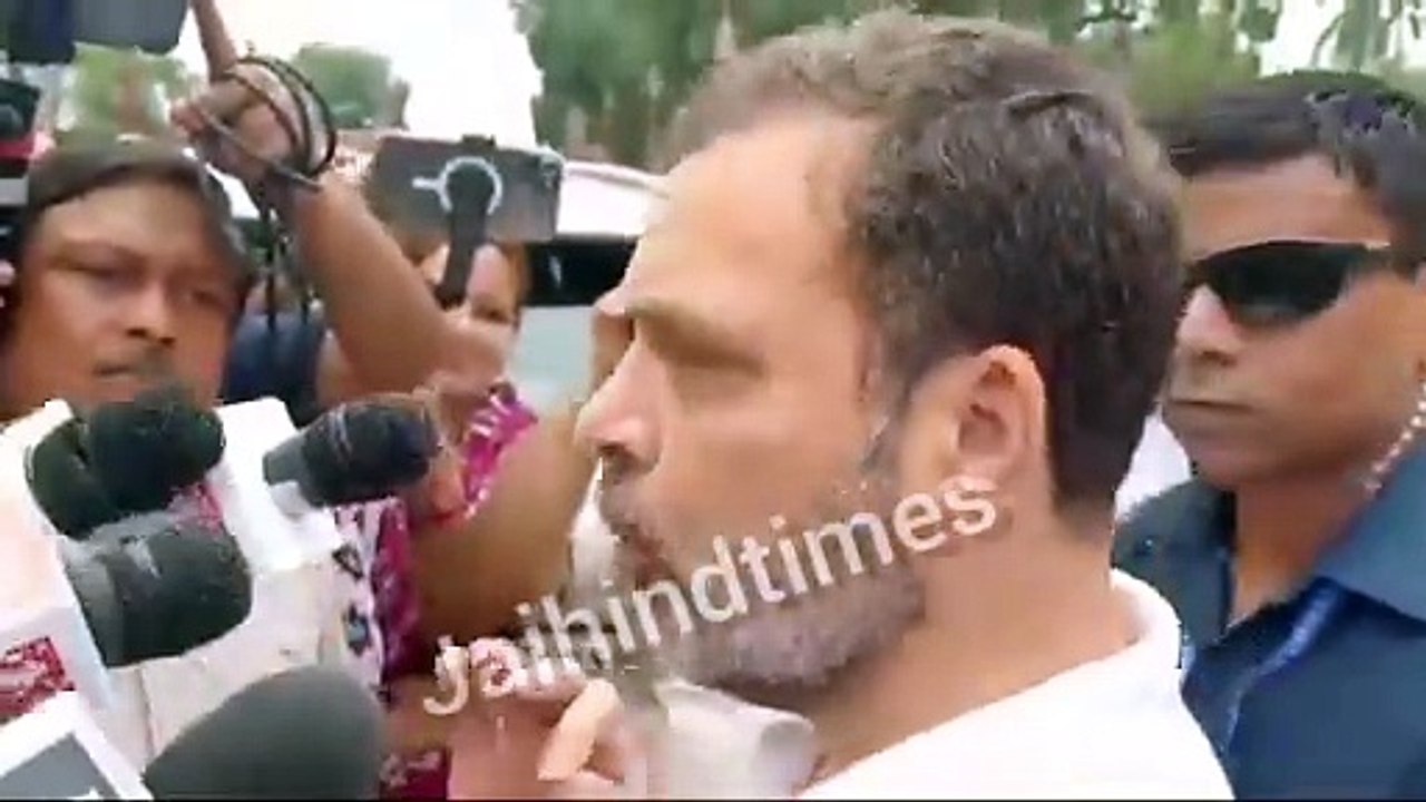 Rahul Gandhi's stern warning to Election Commission officials who steal votes