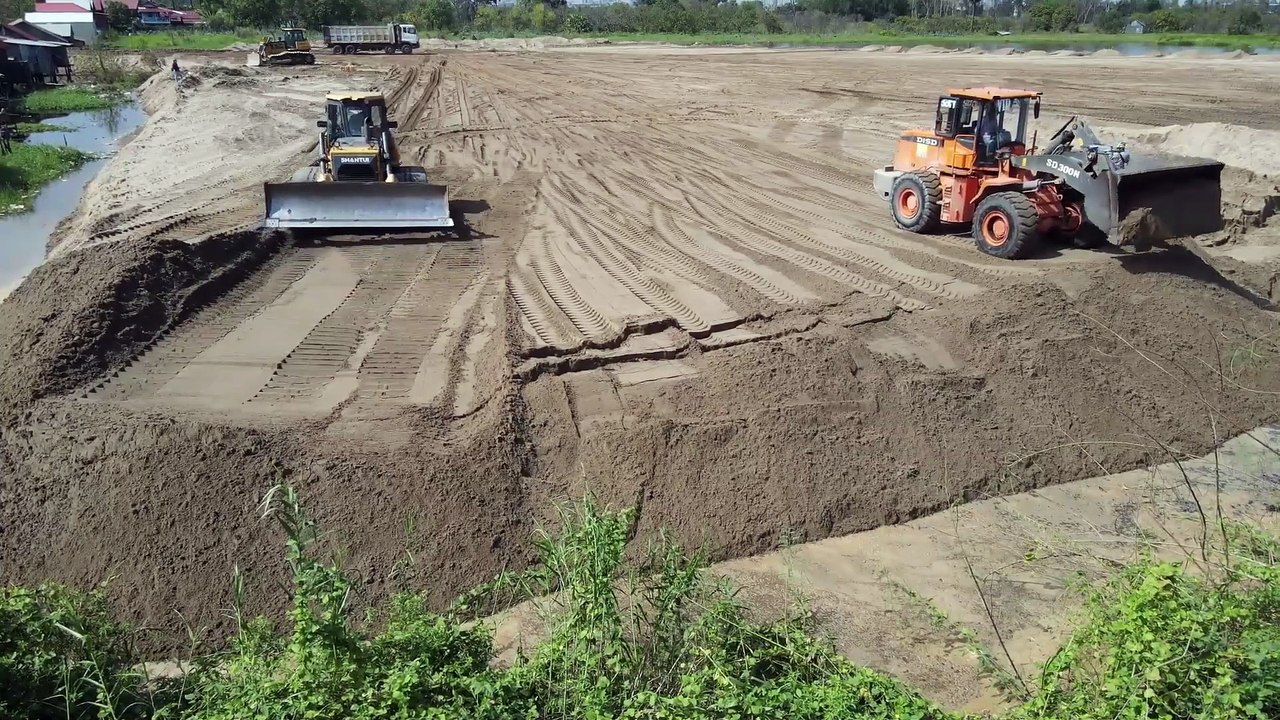 Project Update! Amazing bulldozer SHANTUI Moving Sand into Lake with many Dumps Truck unloading