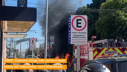 VÍDEO: incêndio atinge três carros e duas motos em Indaiatuba; rua é interditada
