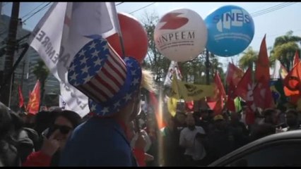 Protesta davanti al consolato Usa a San Paolo contro i dazi di Trump