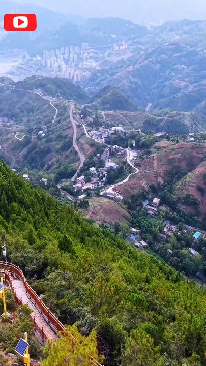 One shot from the end of the Three Gorges Dragon Backbone to the hiking entrance of the Three Gorges Dragon Backbone. The scenery along the way is really beautiful. The video is a bit long, please watch it patiently