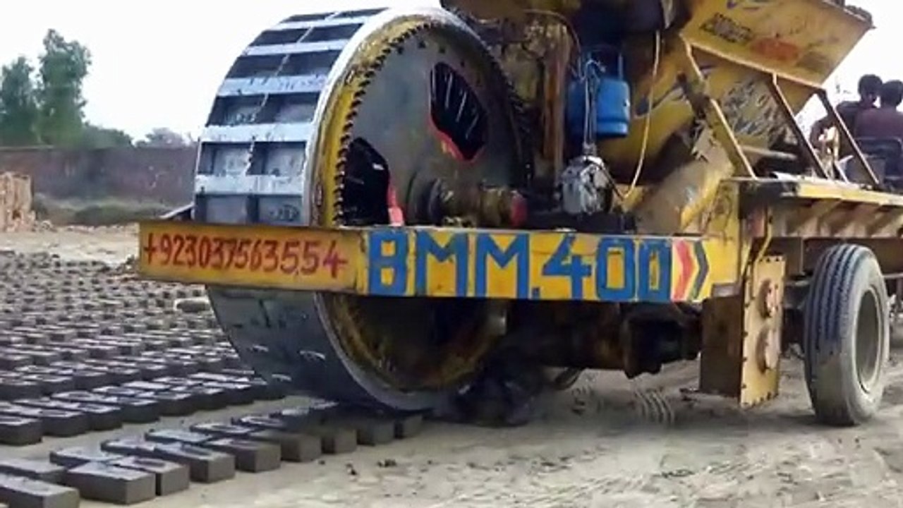 Mobile Bricks Machine Modern 50000 Capacity Bricks Per Day  Latest Automatic Brick Making Machine