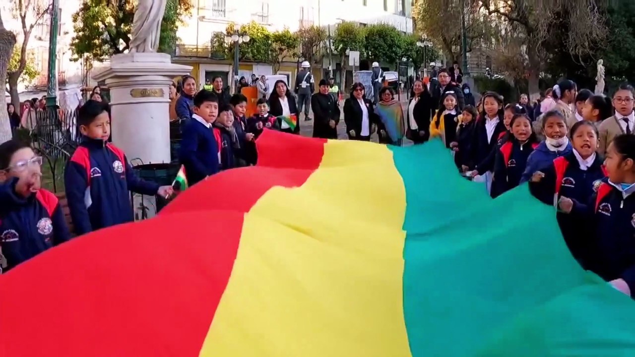ATBINFORMA - Sucre: cambios de fecha de los desfiles por el Bicentenario