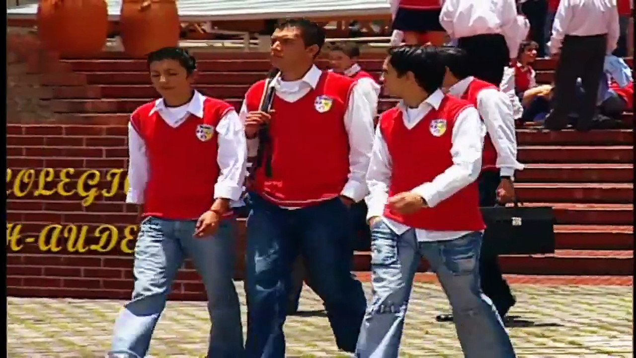 15. 'Pachita' se encariña con los niños