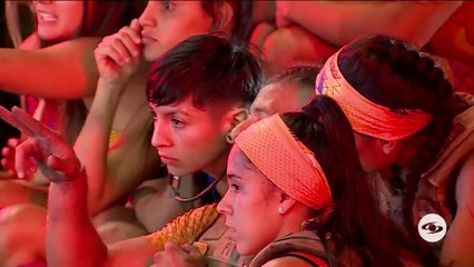 11. Antes de despedir a dos Súper Humanos, los equipos cumplen con el castigo y el premio