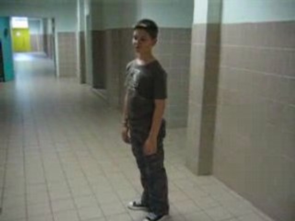 Mathias fait une petite cascade (c'est deja pas mal pour un