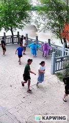 The Qiantang River tide flows upstream for more than 100 kilometers and enters the tributary of