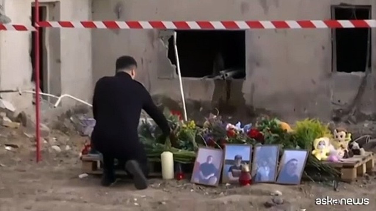 Ucraina, Zelensky sul luogo dell'attacco russo a Kiev