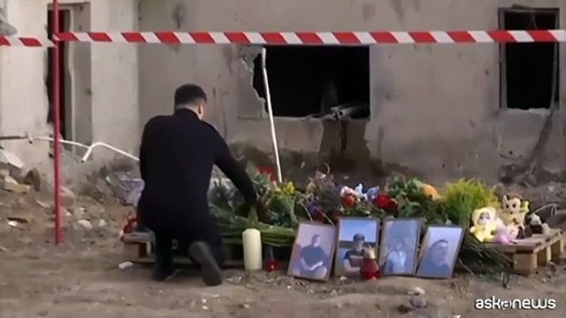 Ucraina, Zelensky sul luogo dell'attacco russo a Kiev
