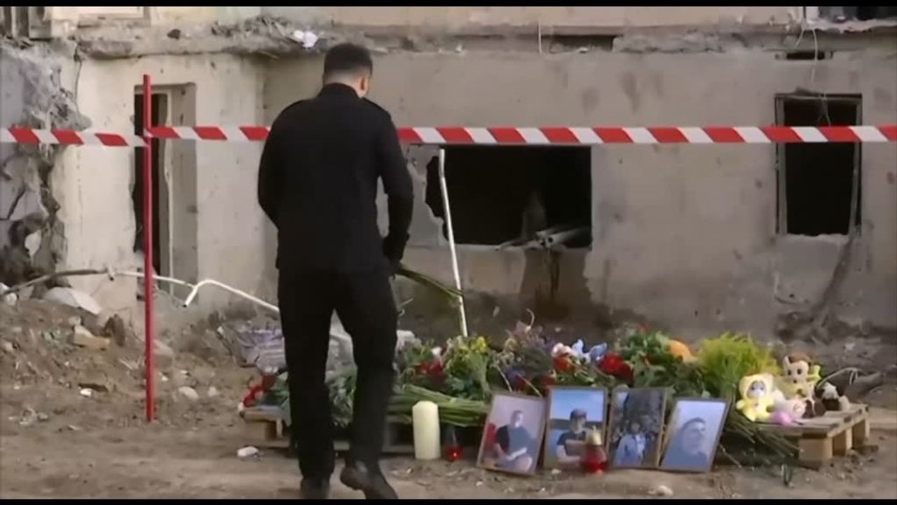 Ucraina, Zelensky sul luogo dell'attacco russo a Kiev