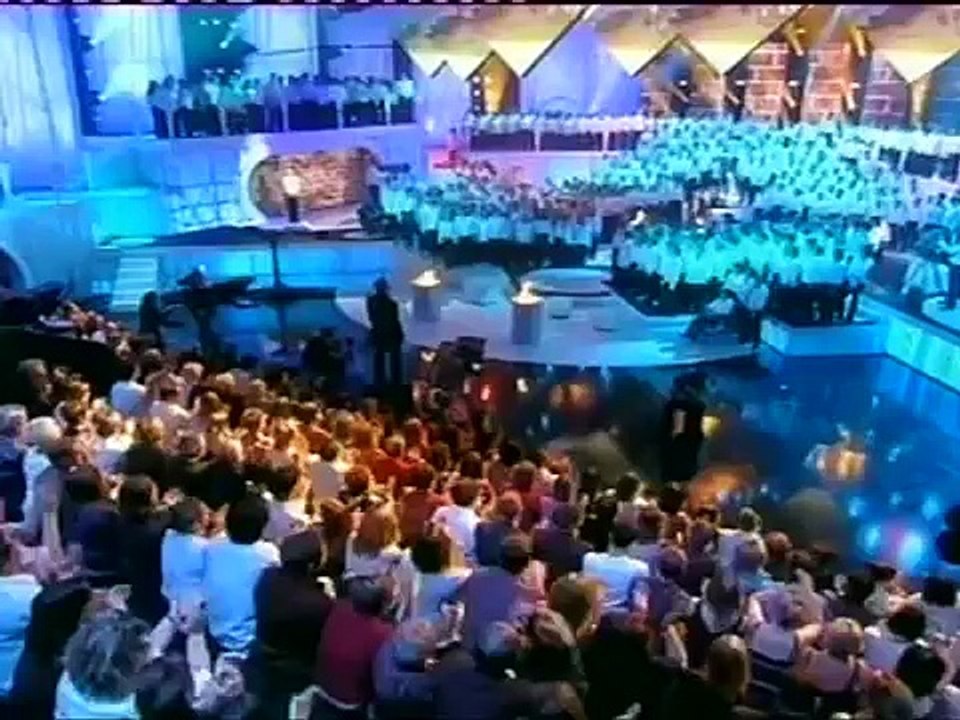 Johnny Hallyday & Les 500 Choristes – "Requiem pour un fou" (TF1, 7 Janvier 2006)