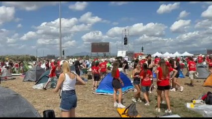 Giubileo, i giovani accampati a Tor Vergata in attesa del Papa