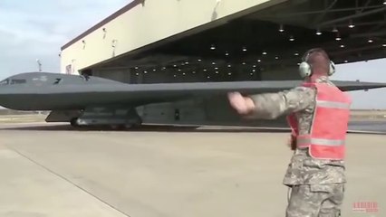 US Air Force Female B-2 Spirit Pilot Performs Emergency Takeoff at Full Speed!