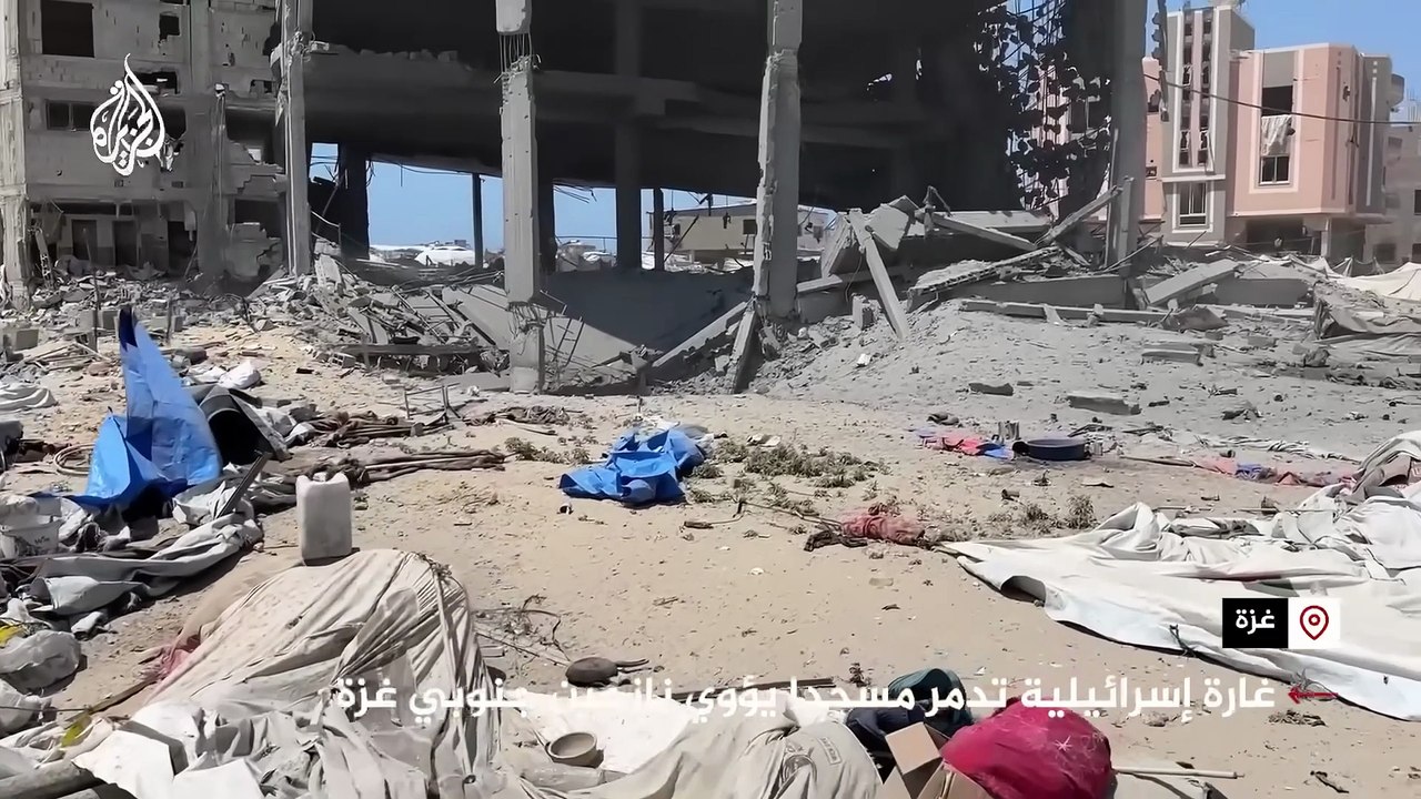 غارة إسرائيلية تدمر مسجدا يؤوي نازحين جنوبي غزة
