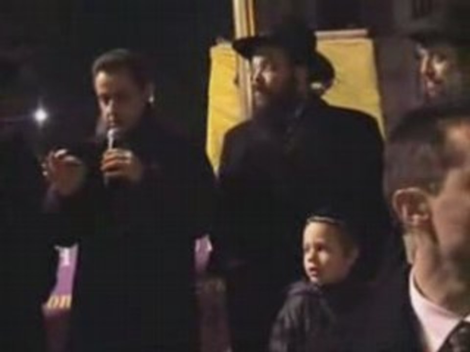 SARKOZY dans une fête juive.