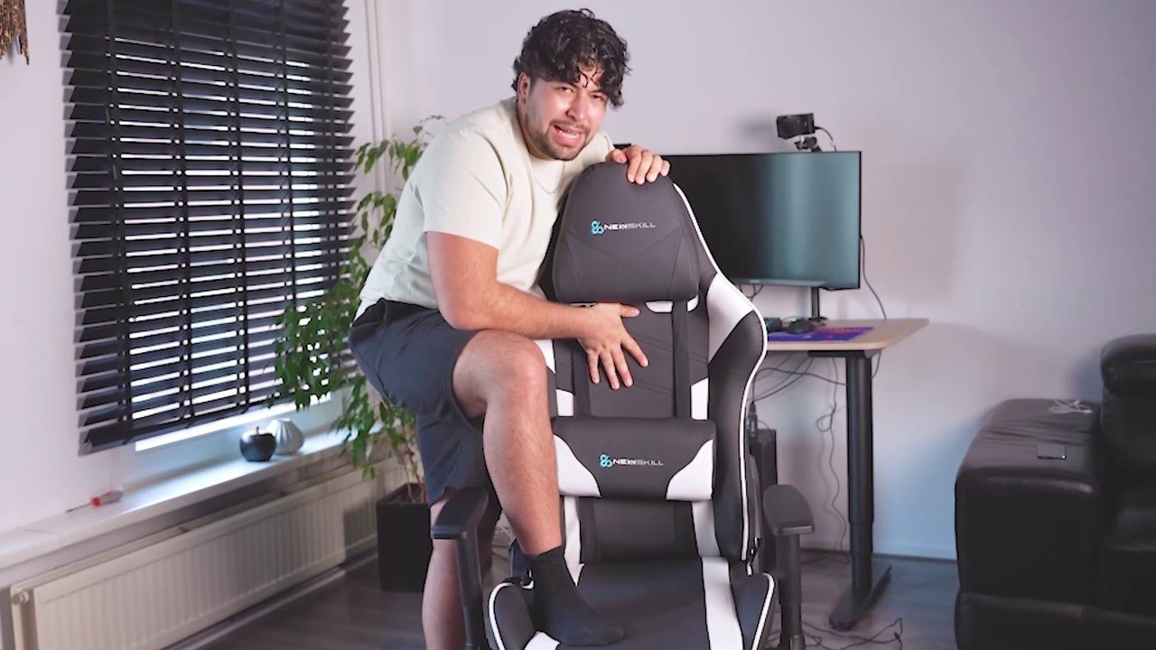 $1 VS $800 Chair!! *i stole one*